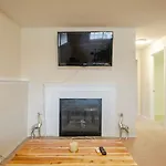 Cozy Basement Near Riverpathways