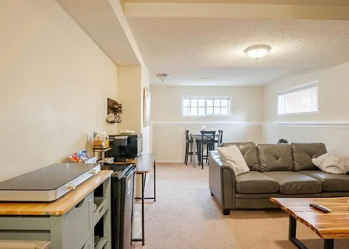 Cozy Basement Near Riverpathways