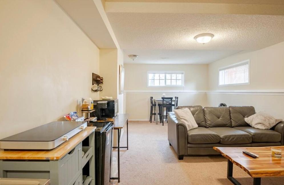 Cozy Basement Near Riverpathways