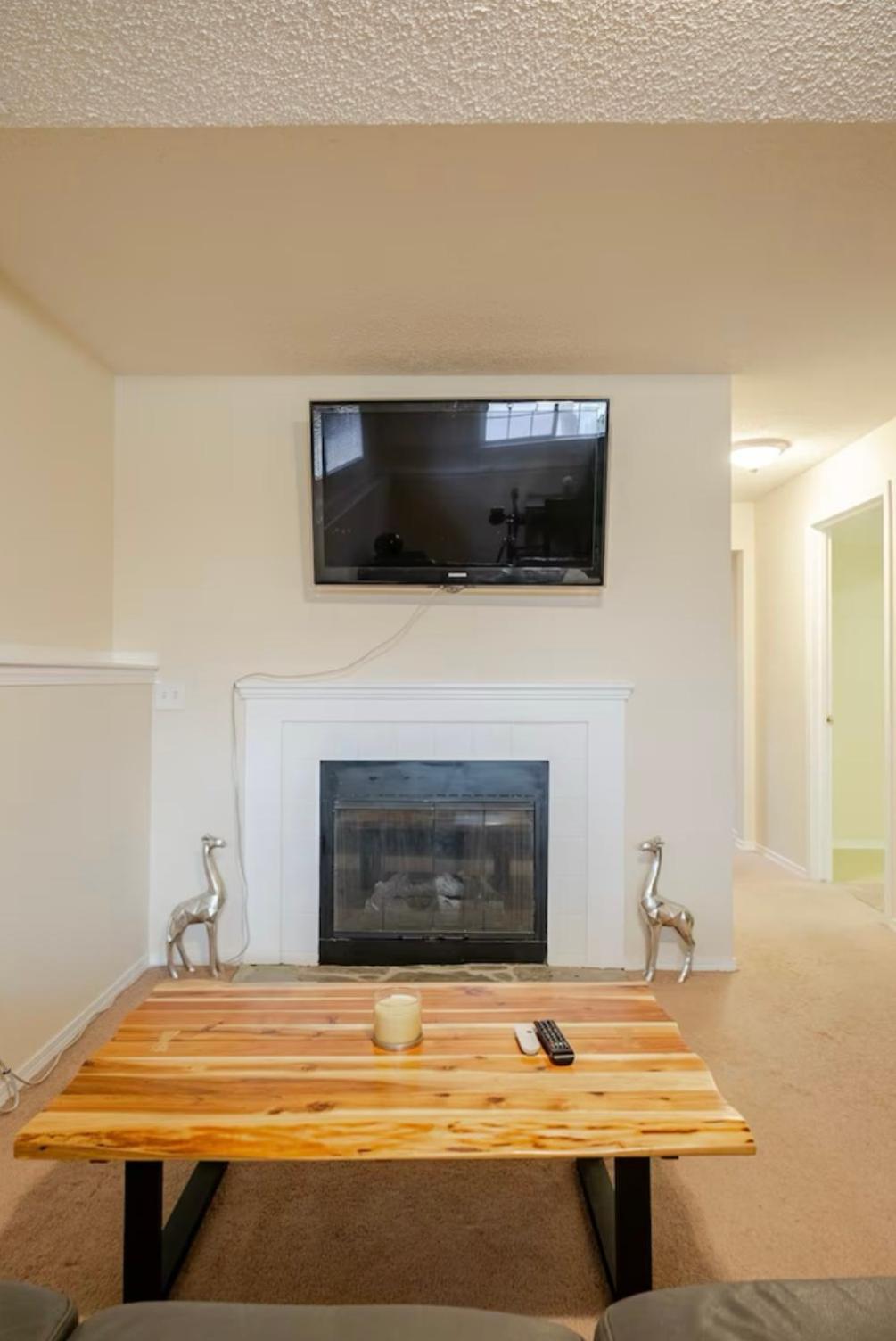 Cozy Basement Near Riverpathways * Calgary